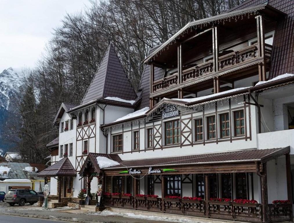 Hotel Conac Bavaria Buşteni Exterior foto